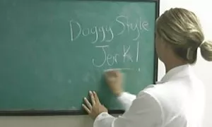 Mlada djevojka dala je na svim mjestima video porno 2018 debelom starcu