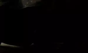 Ova žena smeđe kose voli xxnx filme ne samo dildos, već i članove