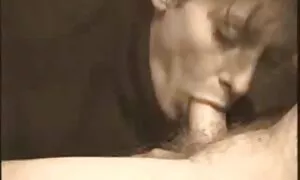 Momak porno movise uživa u jutarnjem seksu