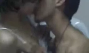 Veliki i odrasli crni kurac želi lara croft horse porno mladu damu!