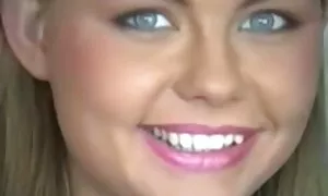 Azijska drolja radosno porn filme uzima kurac