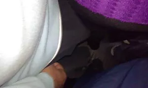 Jjylie Skyhigh striptizira i masturbira porno extra