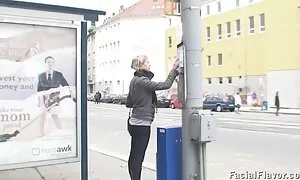 Plavuša u suknji mango porno zabavlja se