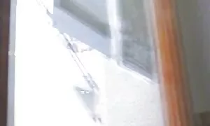 Probijenu brinetu imaju u porno famile studiju