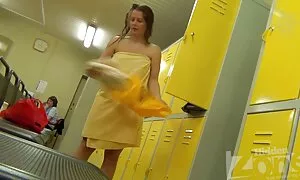 U movies porno hd vlažnom podrumu djevojka je dozvolila da bude vezana i kažnjena.