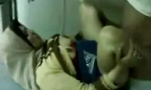 Prekrasna dama i njezin mladi ljubavnik porno mom teach sex